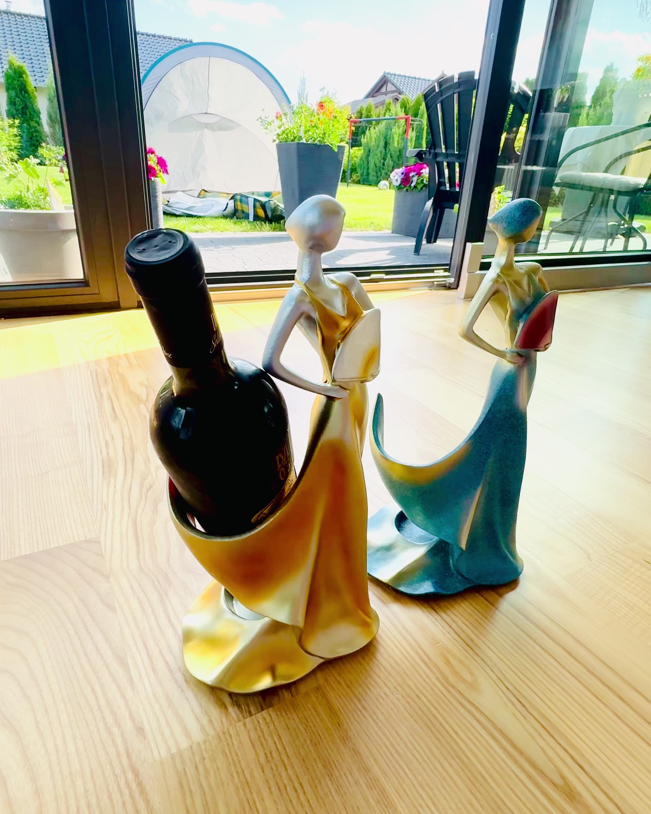 Elegant Bottle Holder - Lady Statue - personalization with engraving, 2 variants to choose from