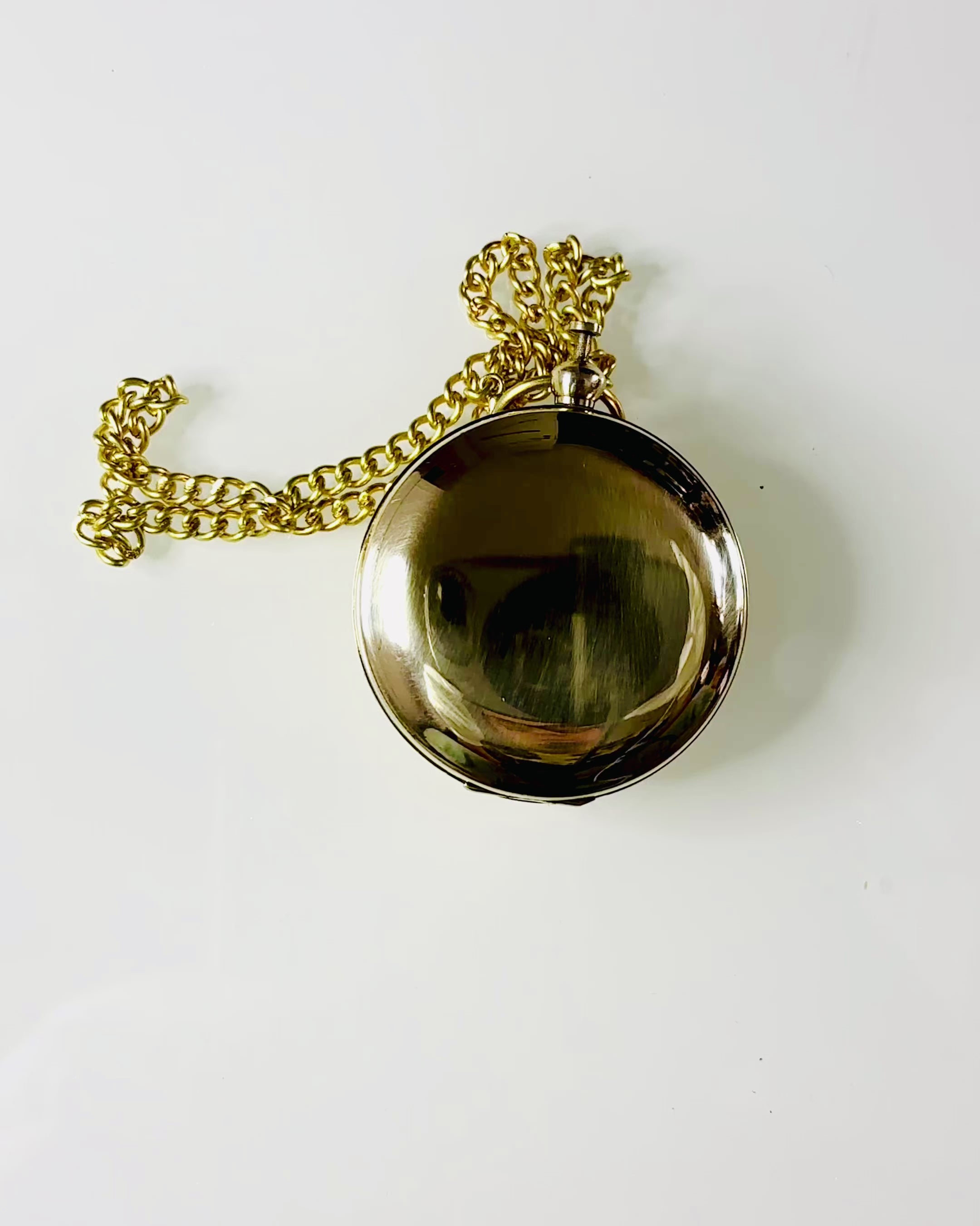 Golden Color Adventure Compass – Elegant Discovery Navigator