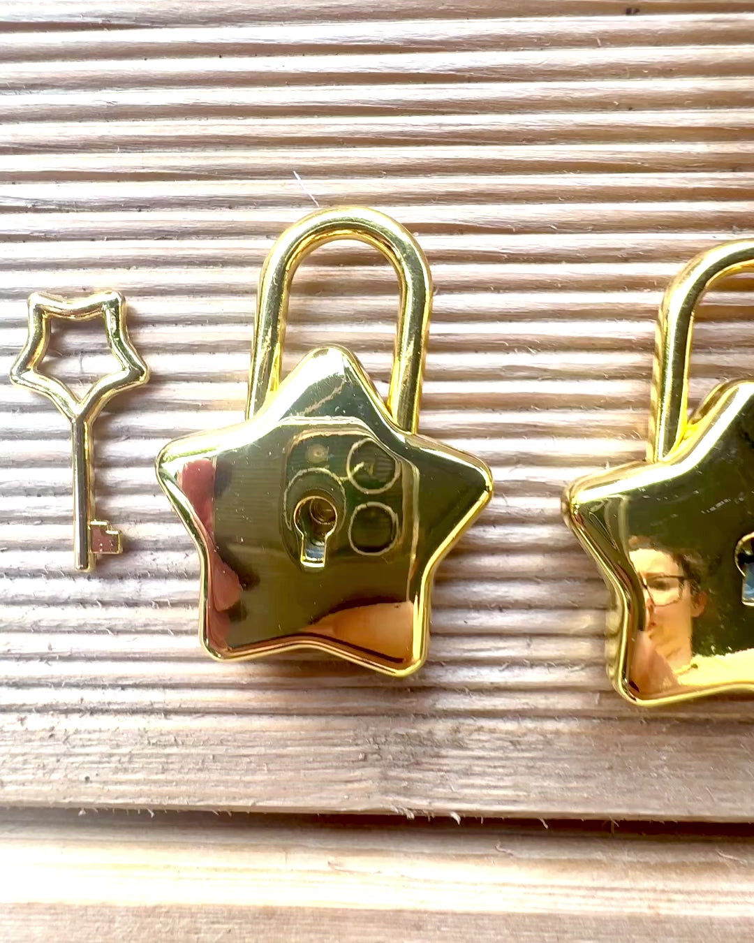 2 Star Mini Padlocks with Engraving – Secure Your Dreams, personalized as a gift, 2 color variants to choose from