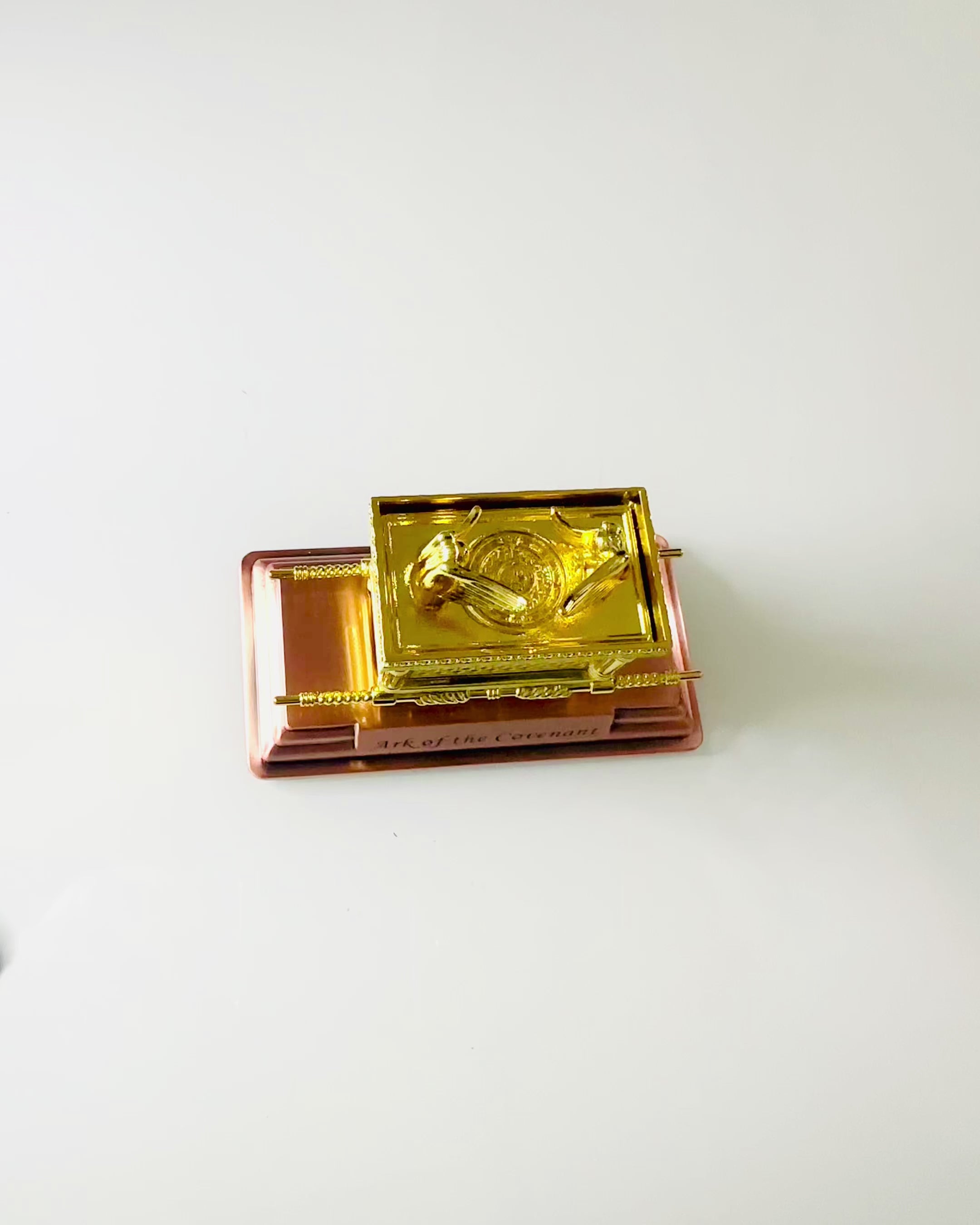 Majestic Miniature of the Ark of the Covenant in Golden Frame 11.2 x 5.8 x 7.3cm - Exclusive Ark, Decoration in Golden Edition