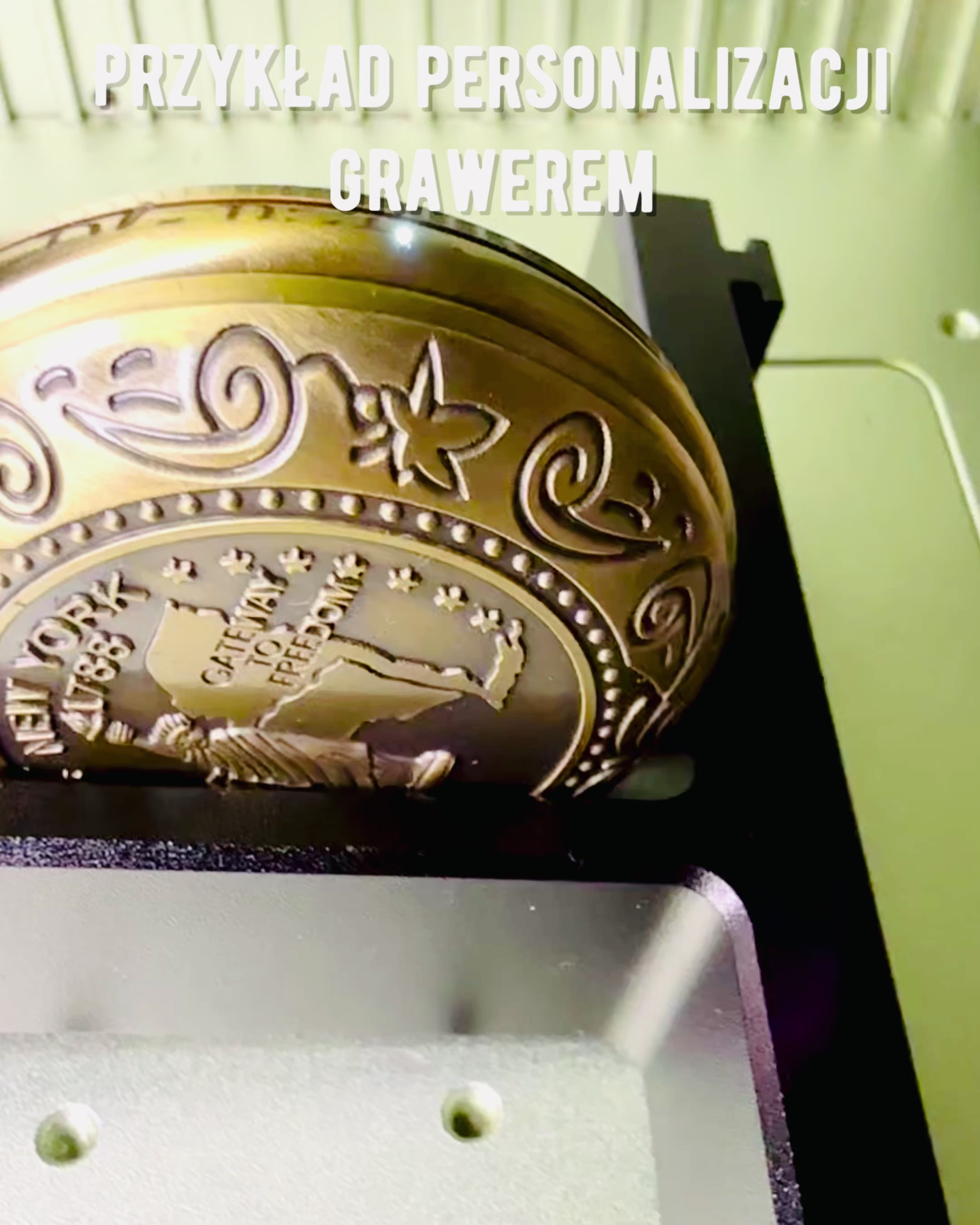 Pocket Retro Compass with New York Theme – Multifunctional, Elegant Compass with Image of the Statue of Liberty