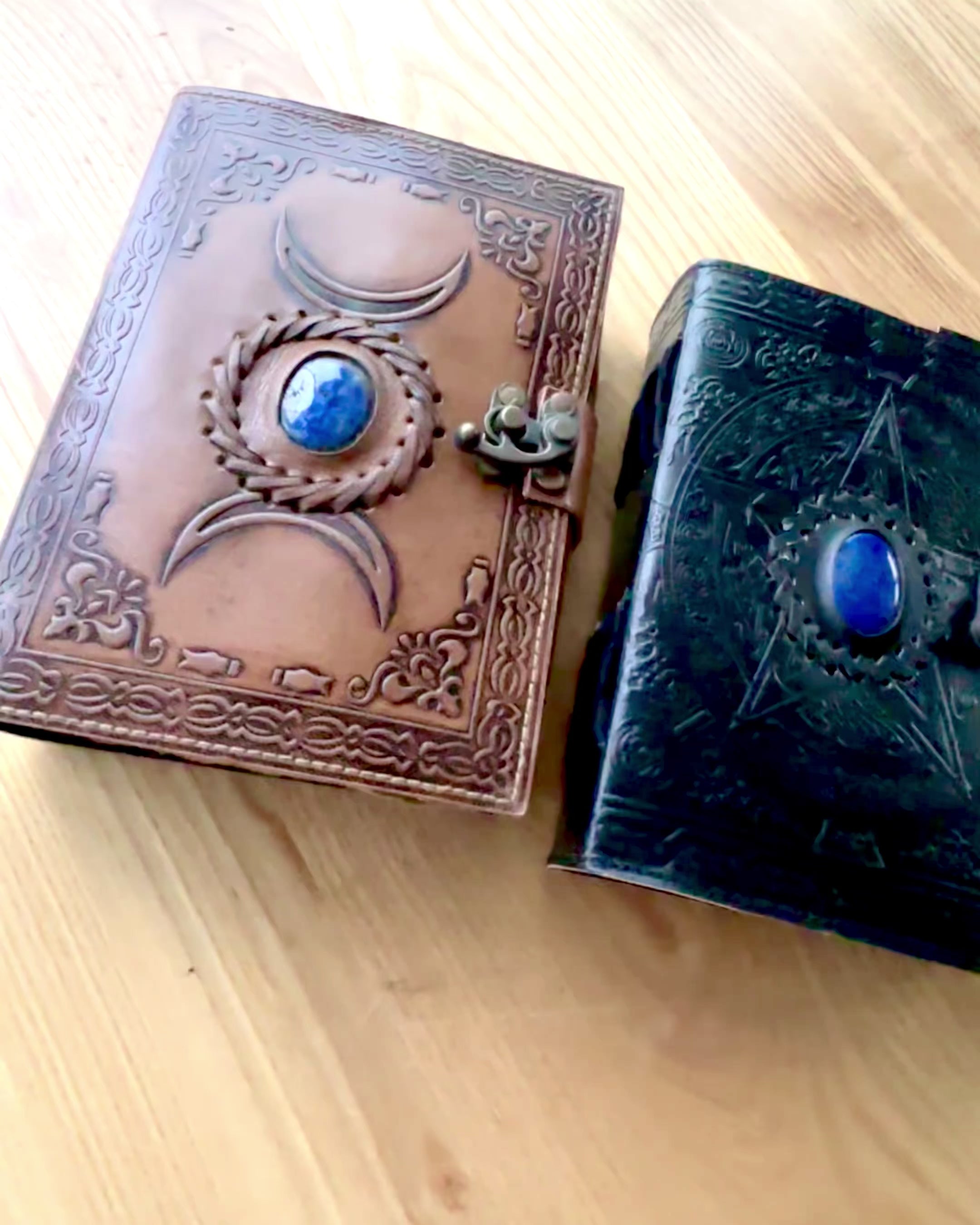 Premium Journal, Antique Design, Leather Notebook "Magic Chronicle" 200 pages, 2 options to choose from, personalization with engraving