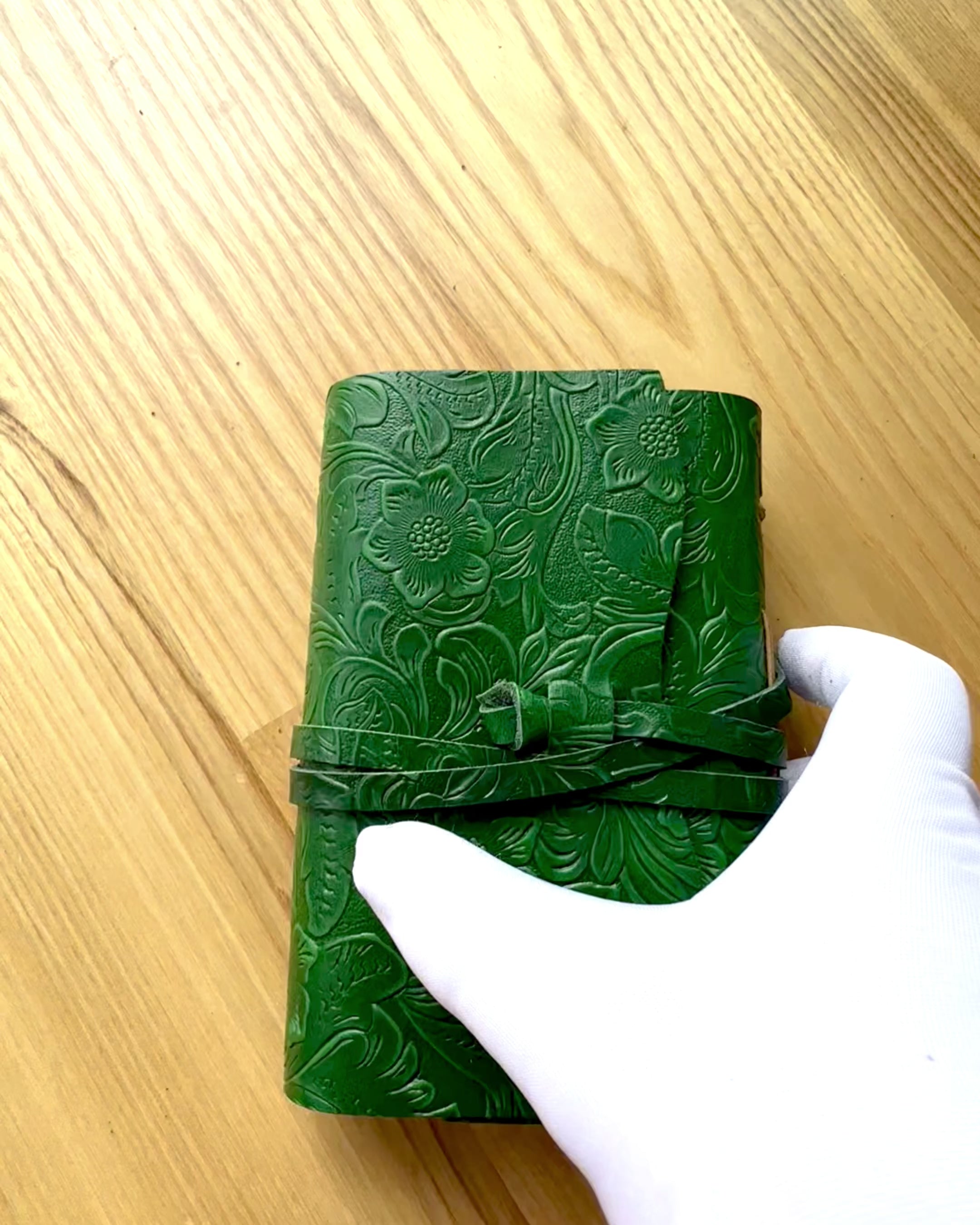 Premium Leather Notebook "Nature's Elegance" - 200 pages, 120g, notebook, sketchbook, 2 colors to choose from, personalization with engraving