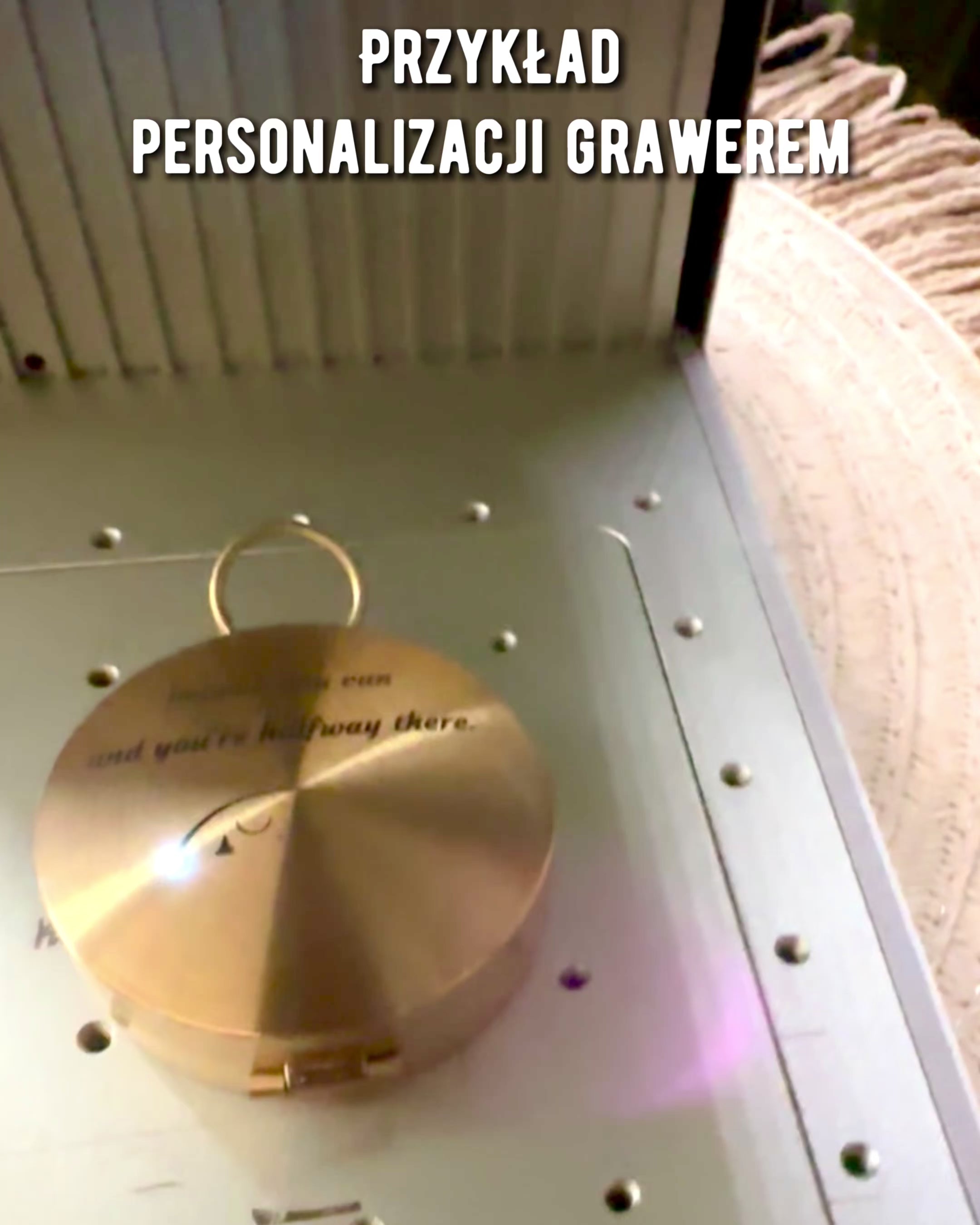 Retro Style Navigation Compass – Portable and Precise Direction-Finding Instrument for Travelers and Explorers. Engraving, personalization.