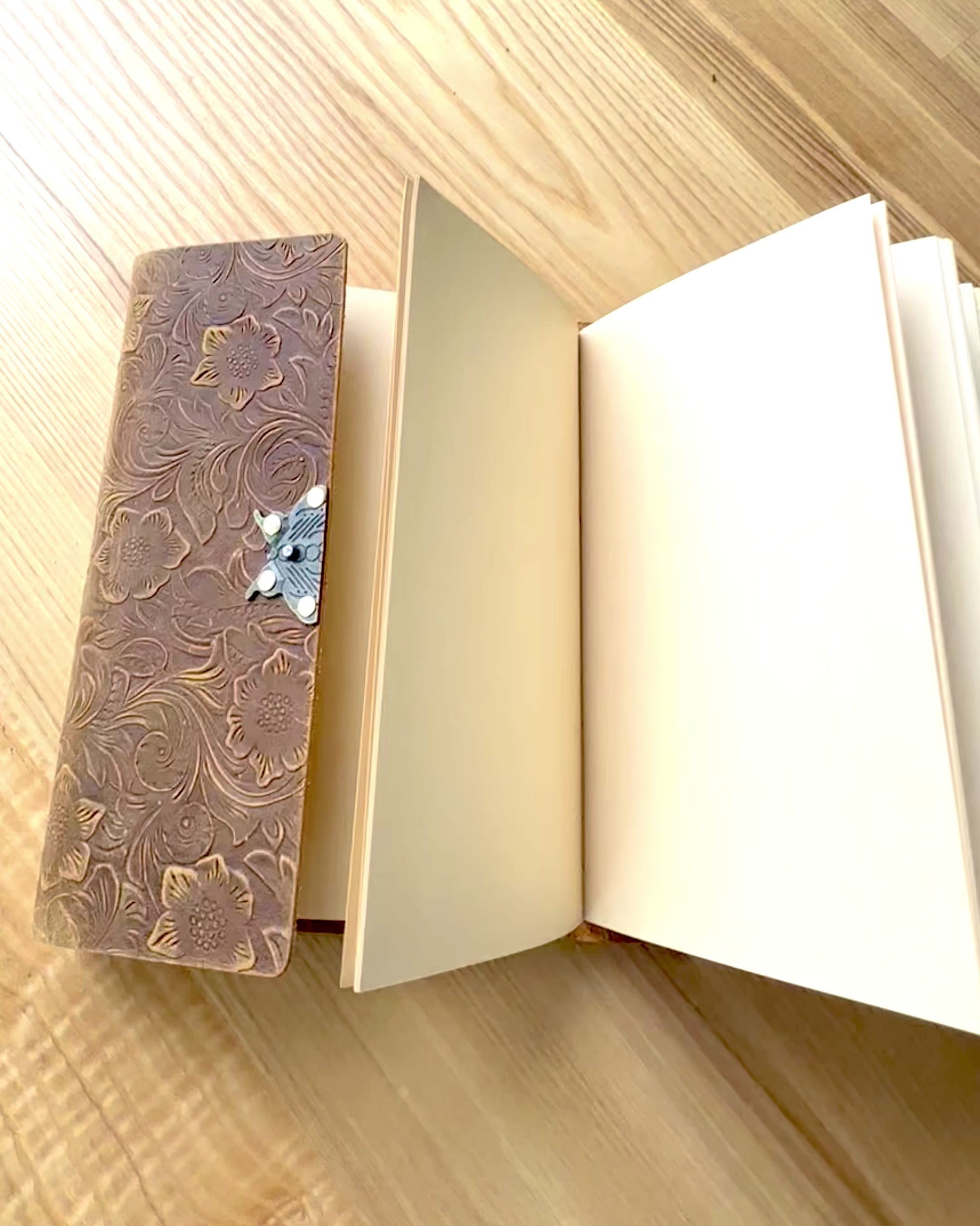 Luxury Retro Notebook with Leather Cover - "Vintage Elegance", 480 pages, customizable with engraving