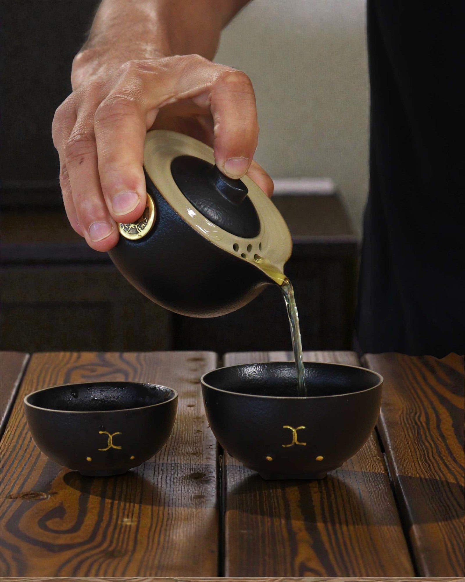 Black Lucky Cat – Tea Set with 2 Cups (Black)