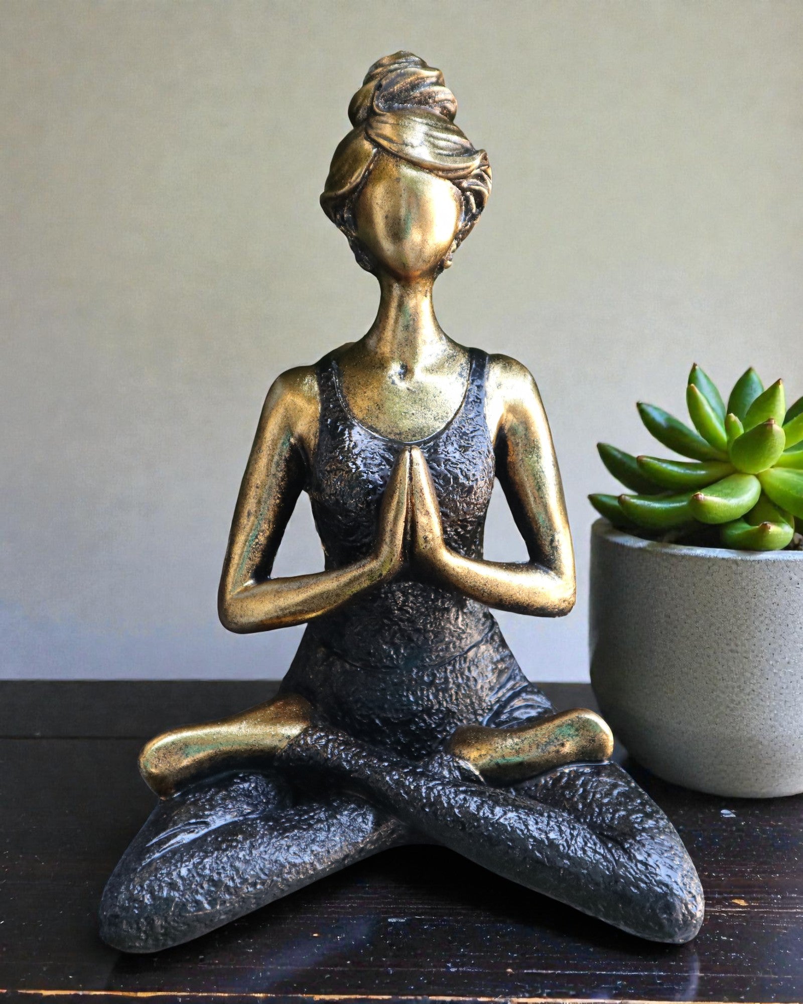 Woman Figurine 24 cm – Yoga Gold-Black Strength