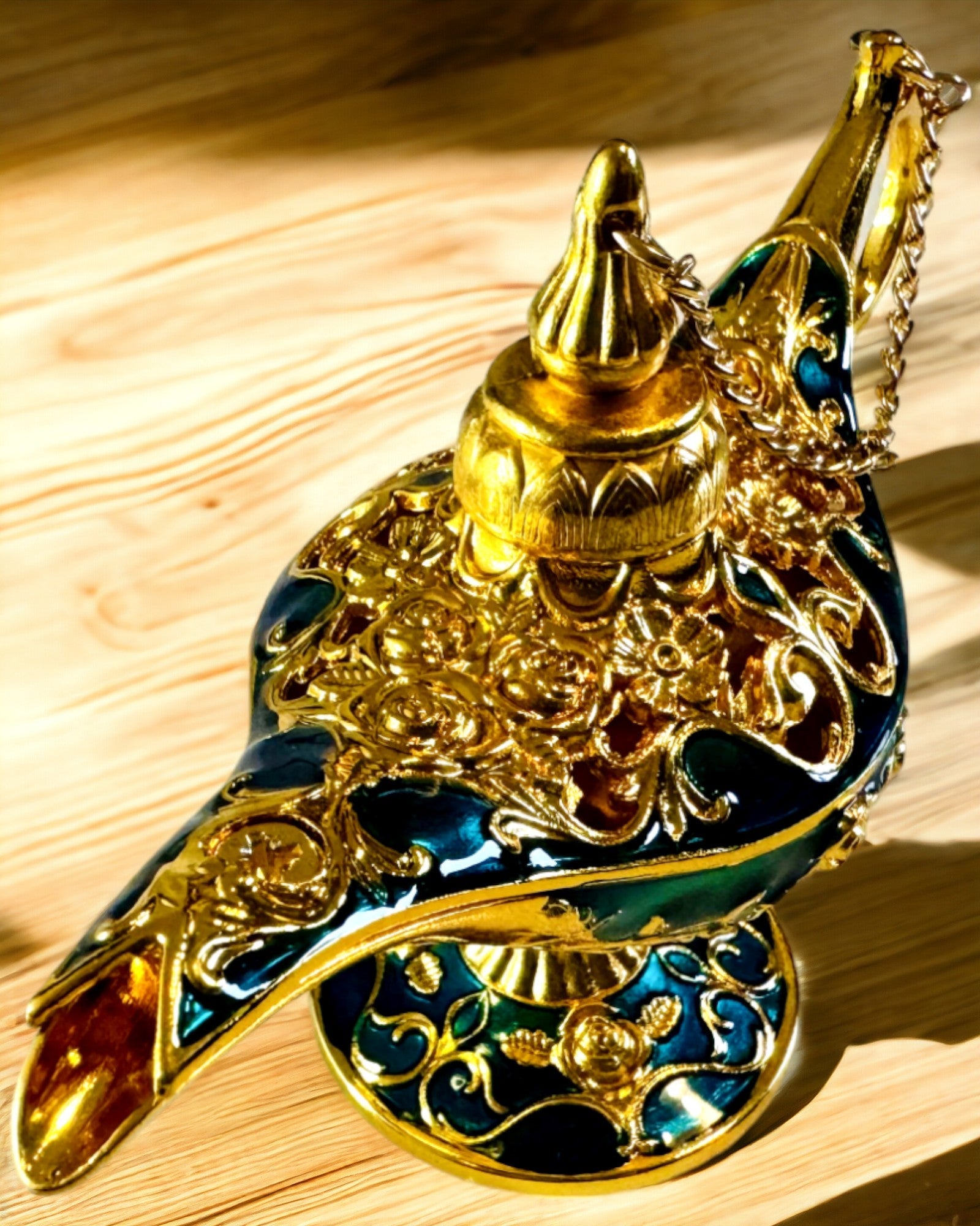 Small Handcrafted Aladdin Lamp - Metal Artistic Handicraft for Home Decoration, engraving