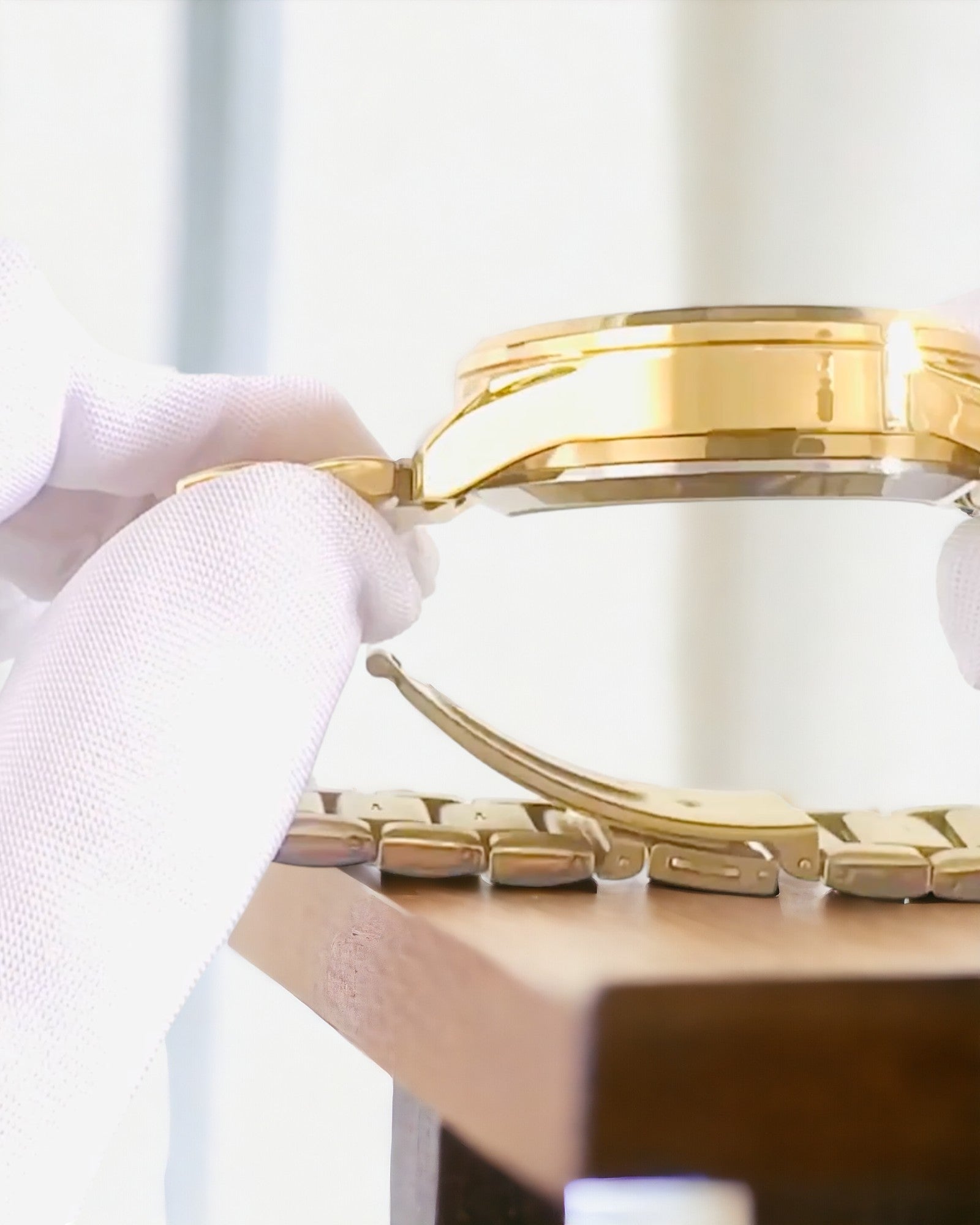 Men's Sports Watch with Double-Sided, Transparent Quartz Mechanism and Aluminum Bracelet – Ideal as a Gift. Personalization with Engraving