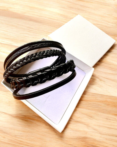 "StyleTwist" Bracelet with Personalized Engraving