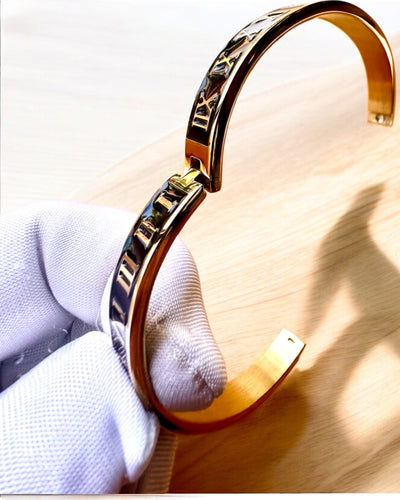 Bracelet "Time of Elegance" - gold color Stainless Steel with Roman Numerals, customizable with engraving