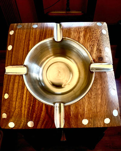 Rhino – Handcrafted ashtray made of Shisham wood and brass, 11 cm wide, customizable with engraving