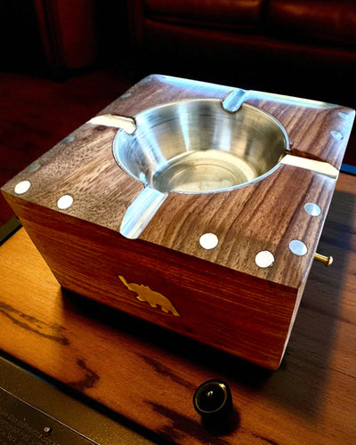 Rhino – Handcrafted ashtray made of Shisham wood and brass, 11 cm wide, customizable with engraving