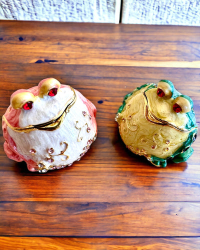 Elegant decorative box "Frog Treasure" for a personalized gift, with engraving option