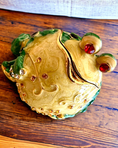 Elegant decorative box "Frog Treasure" for a personalized gift, with engraving option