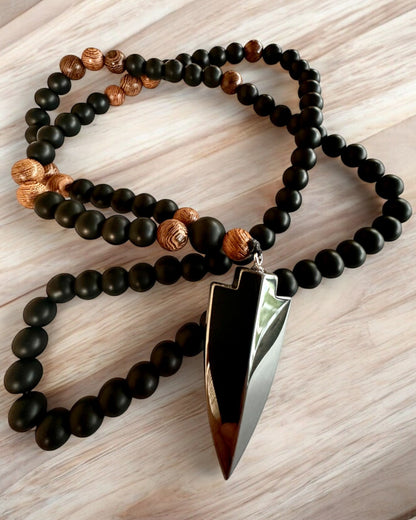 Arrow of Power – Necklace with Black Obsidian and Wooden Beads, personalized with engraving for a gift