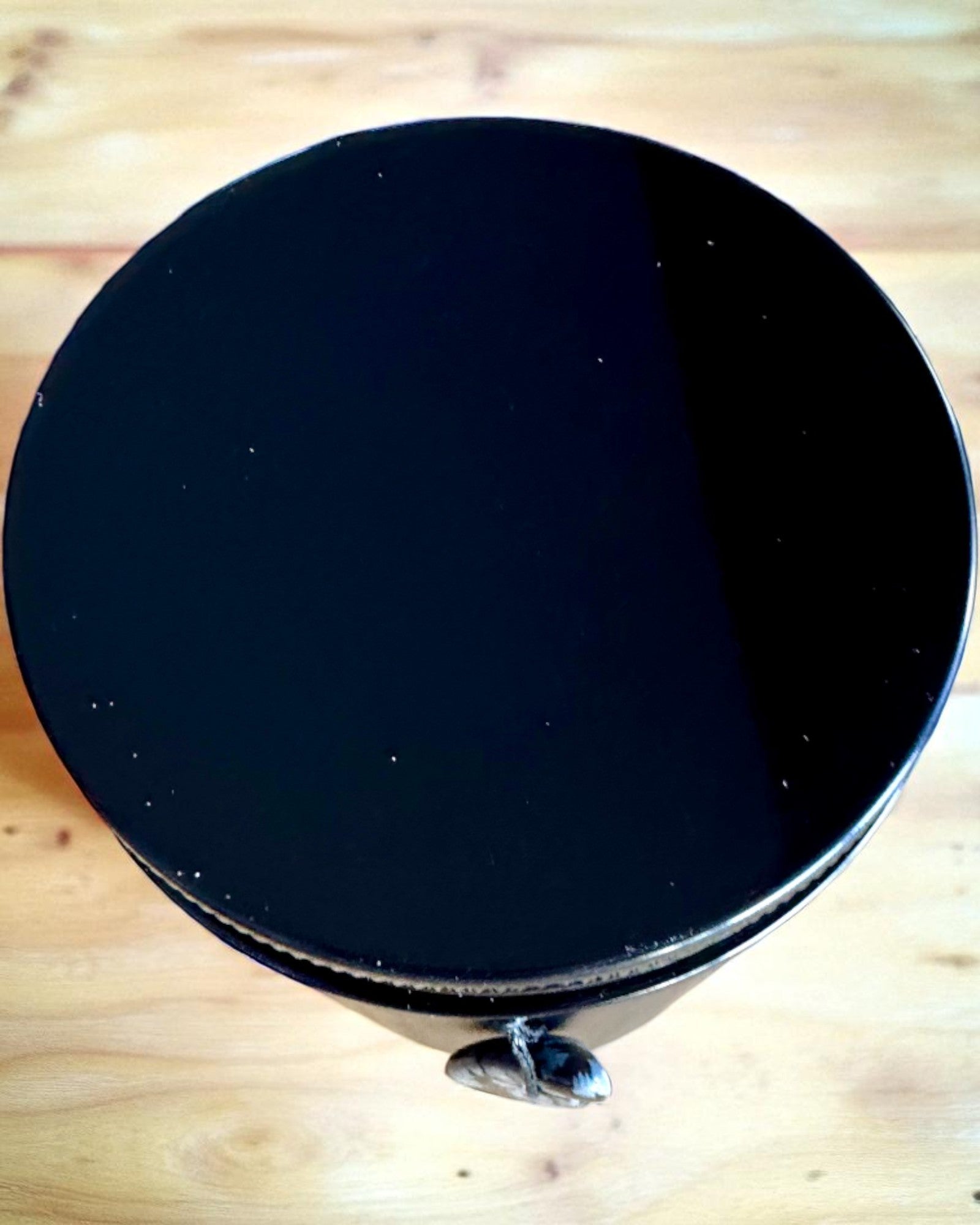 Intentional soy candle 250 ml with natural stone – choose your energy: Citrine or Garnet, personalized engraving for a gift