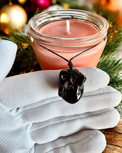 Intentional soy candle 250 ml with natural stone – choose your energy: Citrine or Garnet, personalized engraving for a gift