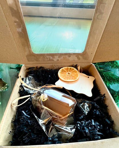 Intentional soy candle 250 ml with natural stone – choose your energy: Citrine or Garnet, personalized engraving for a gift