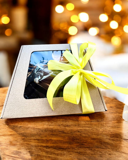 Intentional soy candle 250 ml with natural stone – choose your energy: Citrine or Garnet, personalized engraving for a gift