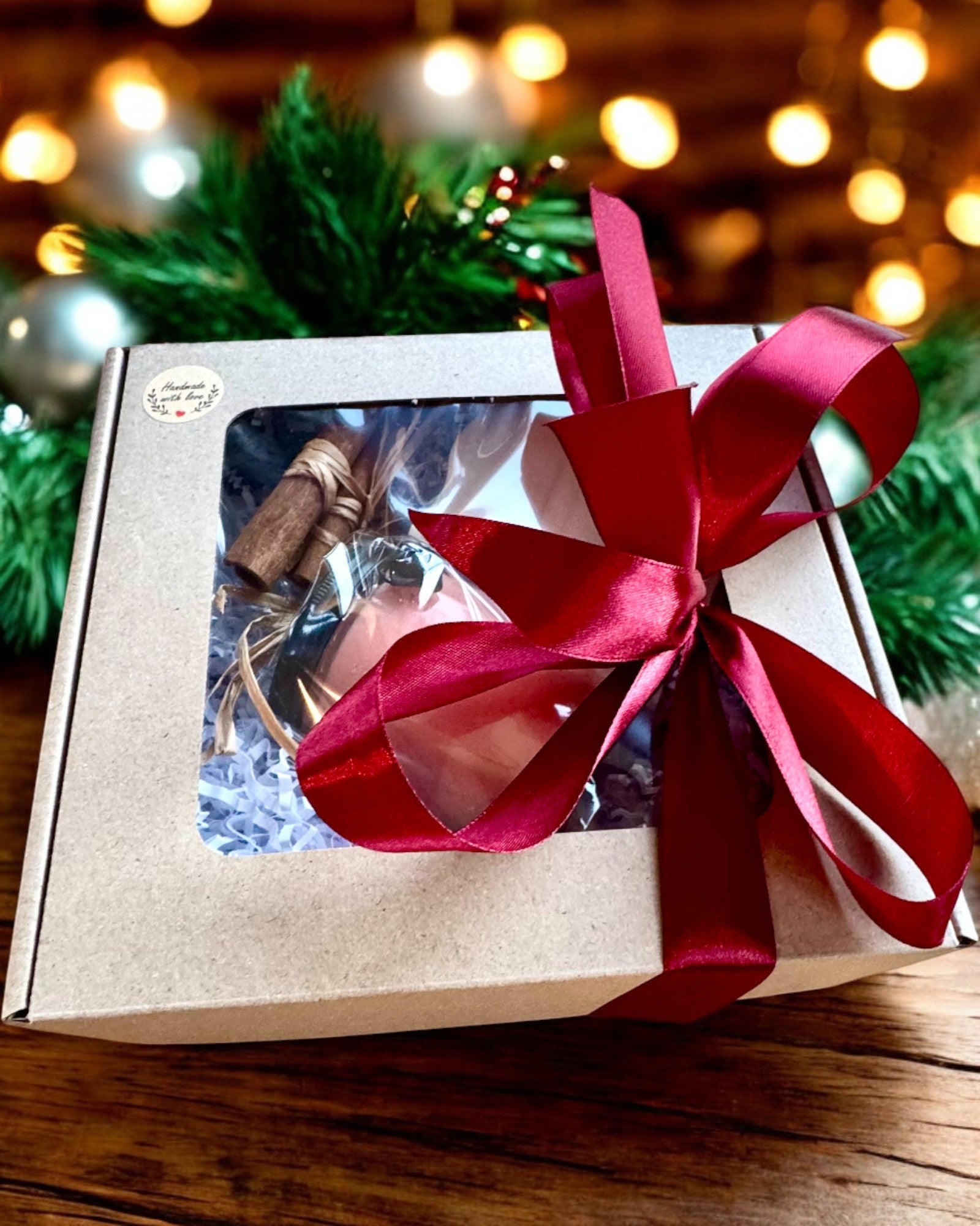 Intentional soy candle 250 ml with natural stone – choose your energy: Citrine or Garnet, personalized engraving for a gift