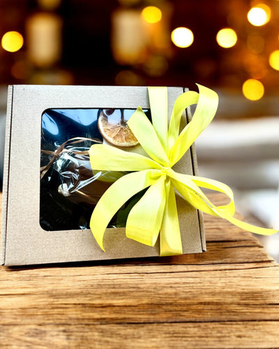 Intentional soy candle 250 ml with natural stone – choose your energy: Citrine or Garnet, personalized engraving for a gift