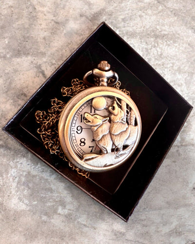 "Luna Wolf" – Stylish Pocket Watch with Wolves, customizable with engraving for a gift