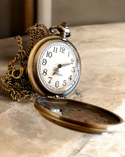 "Luna Wolf" – Stylish Pocket Watch with Wolves, customizable with engraving for a gift