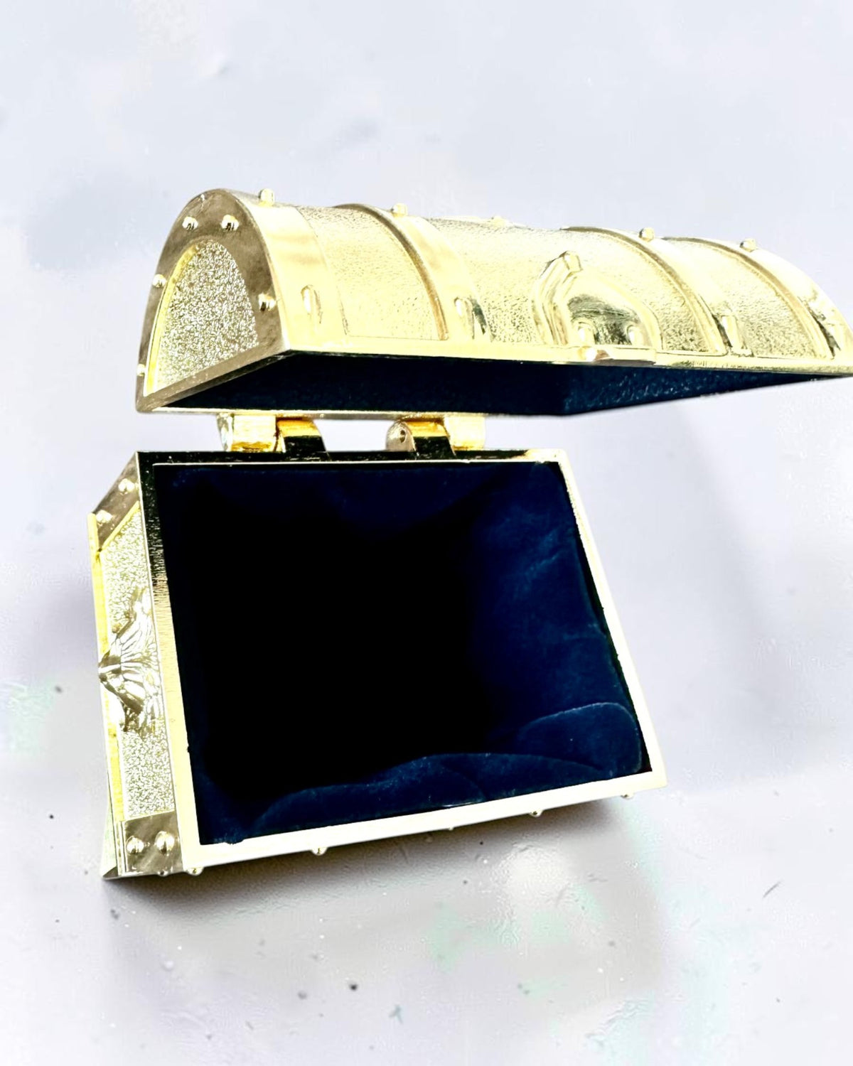 Retro Metal Treasure Chest with Engraving - Silvery Box 7x5x5 cm