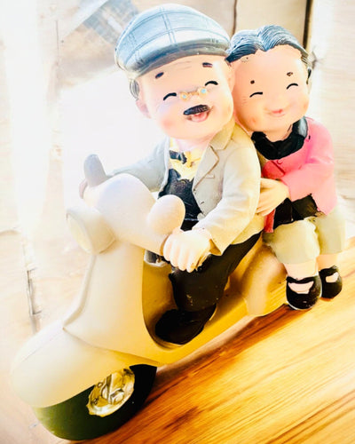 Decorative Figurine Lovers on a Scooter - Personalized with Engraving for a Gift