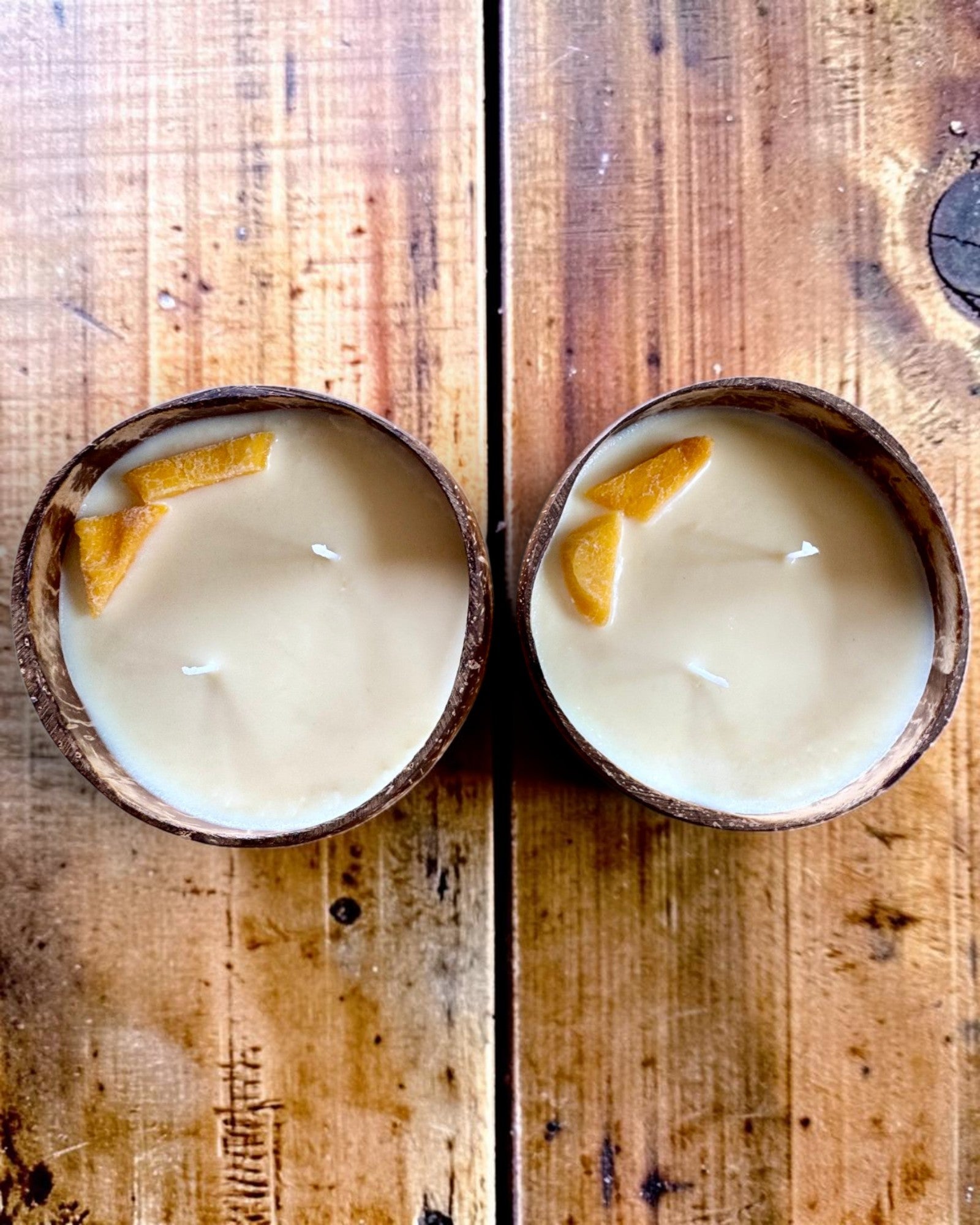 Soy Candle in a Coconut 200-300 ml – Summer Collection, 3 scents to choose from, personalization with engraving
