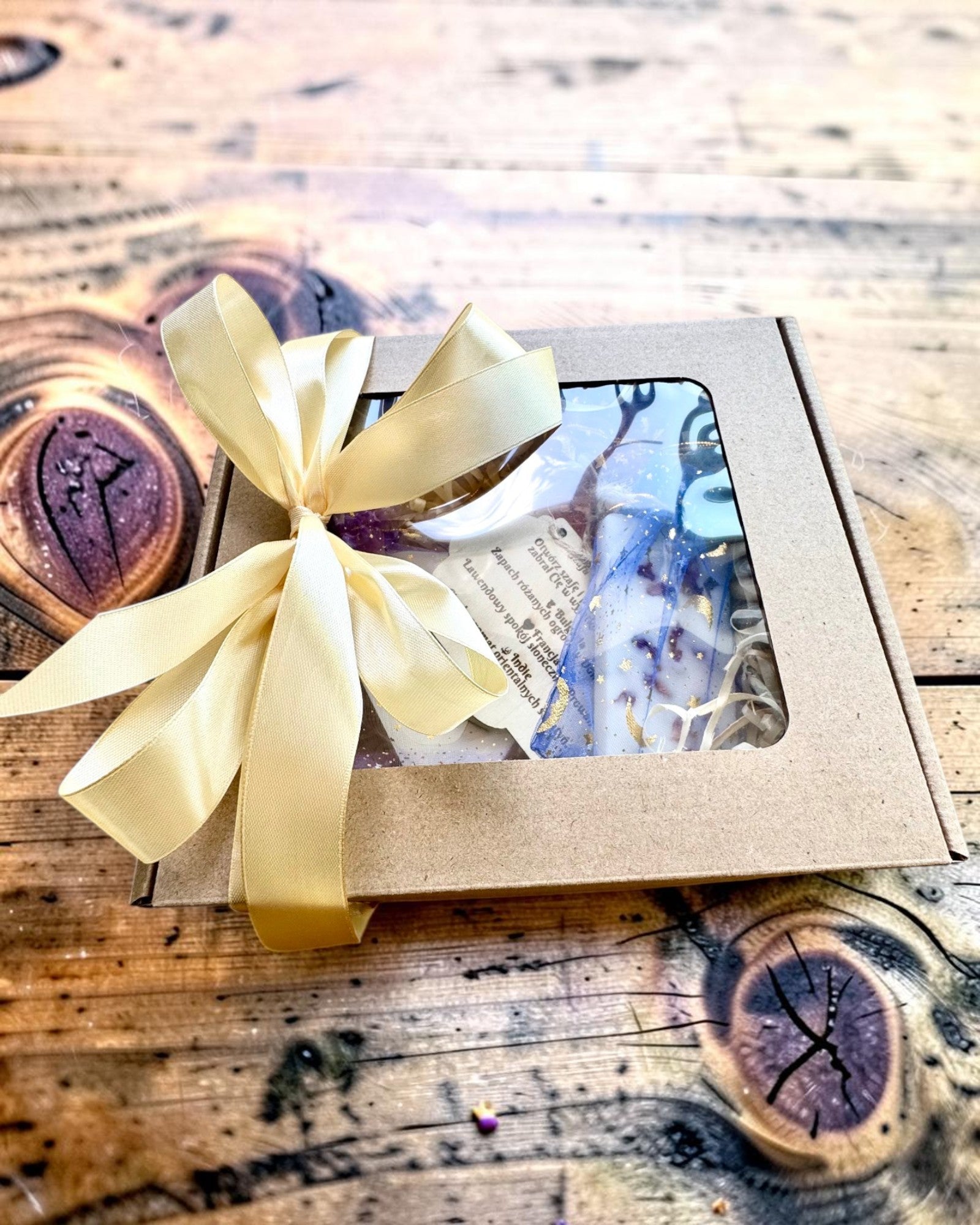A Wardrobe Full of Travels – Soy Wax Hanging Ornament Gift Set