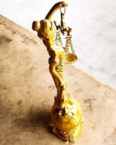 Goddess of Justice Statuette – Artistic Shelf Decoration, Resin Craft, personalization with engraving