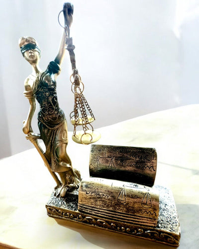 Statuette "Justicia 2" - Goddess of Justice – Artistic Shelf Decoration, Resin Craft, personalization with engraving