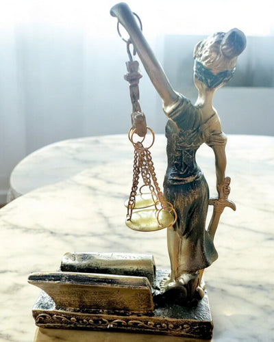 Statuette "Justicia 2" - Goddess of Justice – Artistic Shelf Decoration, Resin Craft, personalization with engraving