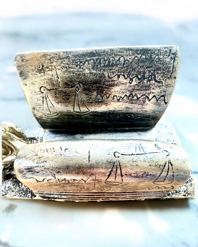 Statuette "Justicia 2" - Goddess of Justice – Artistic Shelf Decoration, Resin Craft, personalization with engraving