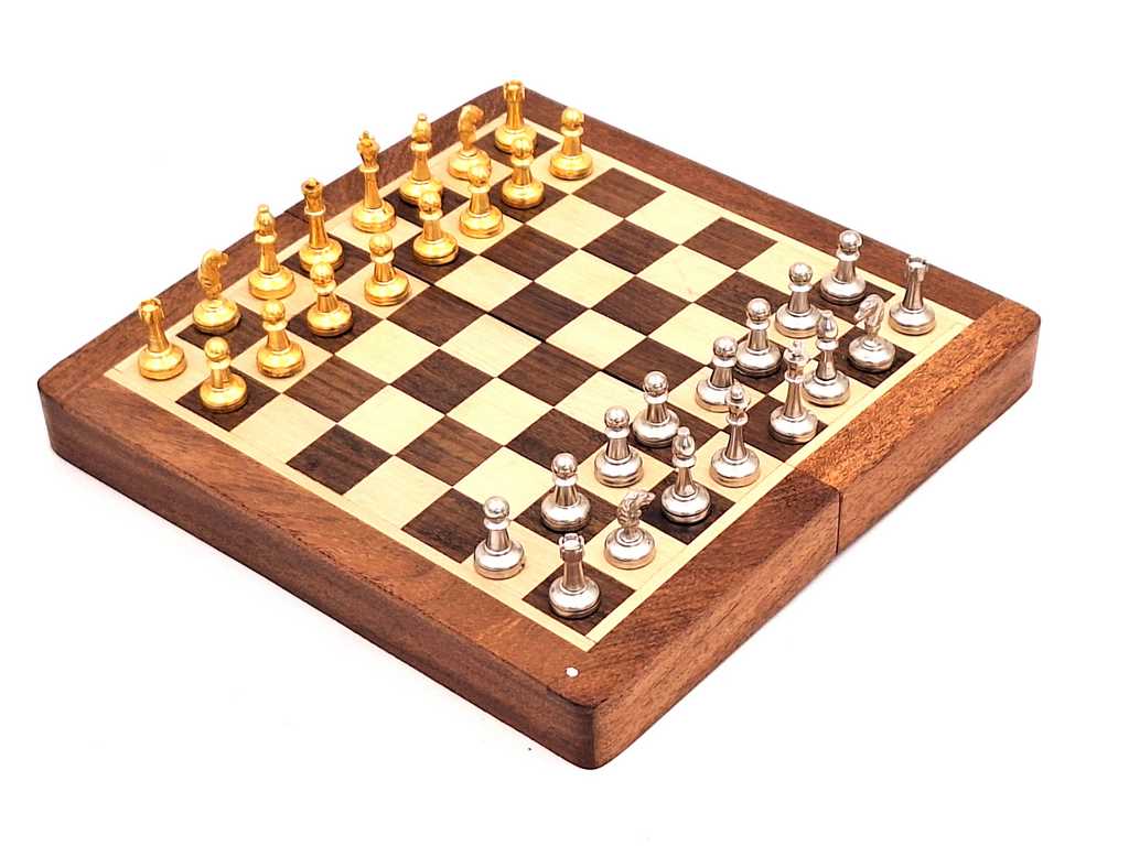 Magnetic Brass Chess Set in a Wooden Box – 157