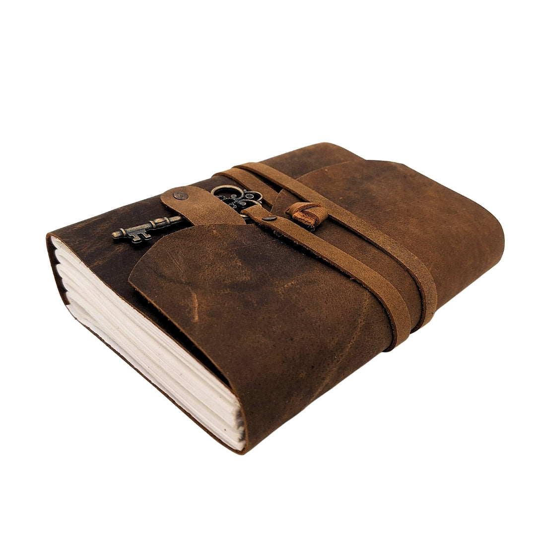 Retro Leather Notebook with Key and Strap 200 Pages 18 x 13 cm - AH02