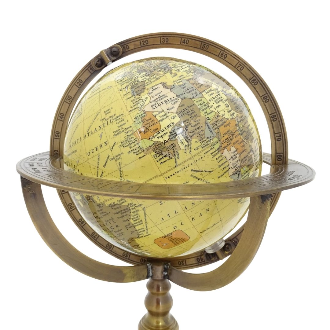 Decorative globe on a brass base - NC2142