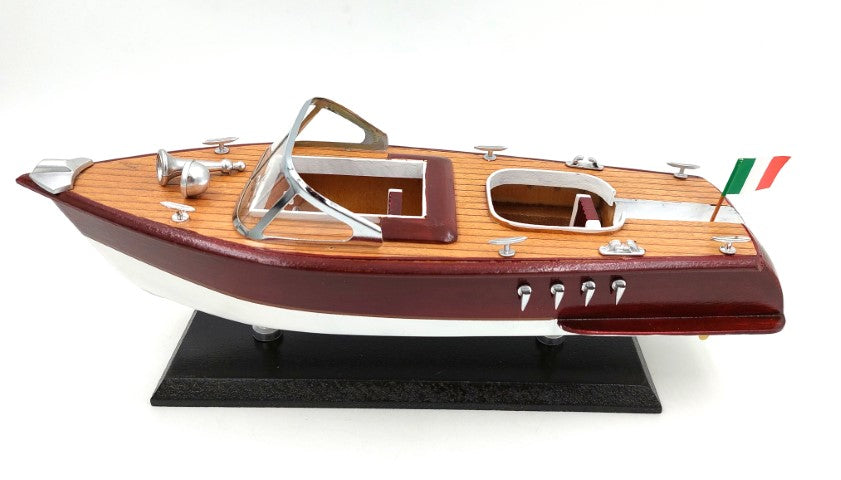 Motorboat model - perfect gift for sailing enthusiasts - REE
