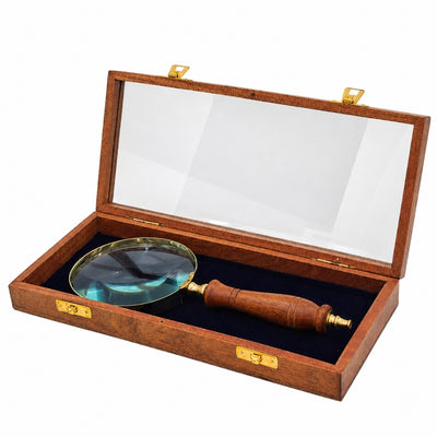 Magnifying Glass with Wooden Handle and Brass Finish in an Elegant Box with Glass Top - Ideal Gift with Engraving Option - Dimensions 23 x 10 cm, Natural Materials