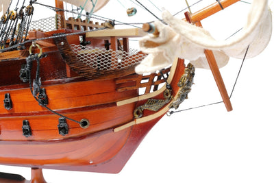 Assembled 54 cm HMS Victory sailing ship model - Handmade replica with the option of personalization by engraving - Ideal gift for sailing enthusiasts - High quality, elegant wooden base