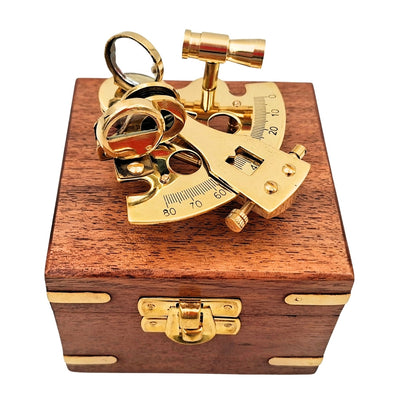 Brass Sextant in a Wooden Box with Engraving Option – Elegant Gift for Sailors and Mariners, 7x7x4 cm, High-Quality Brass and Glass