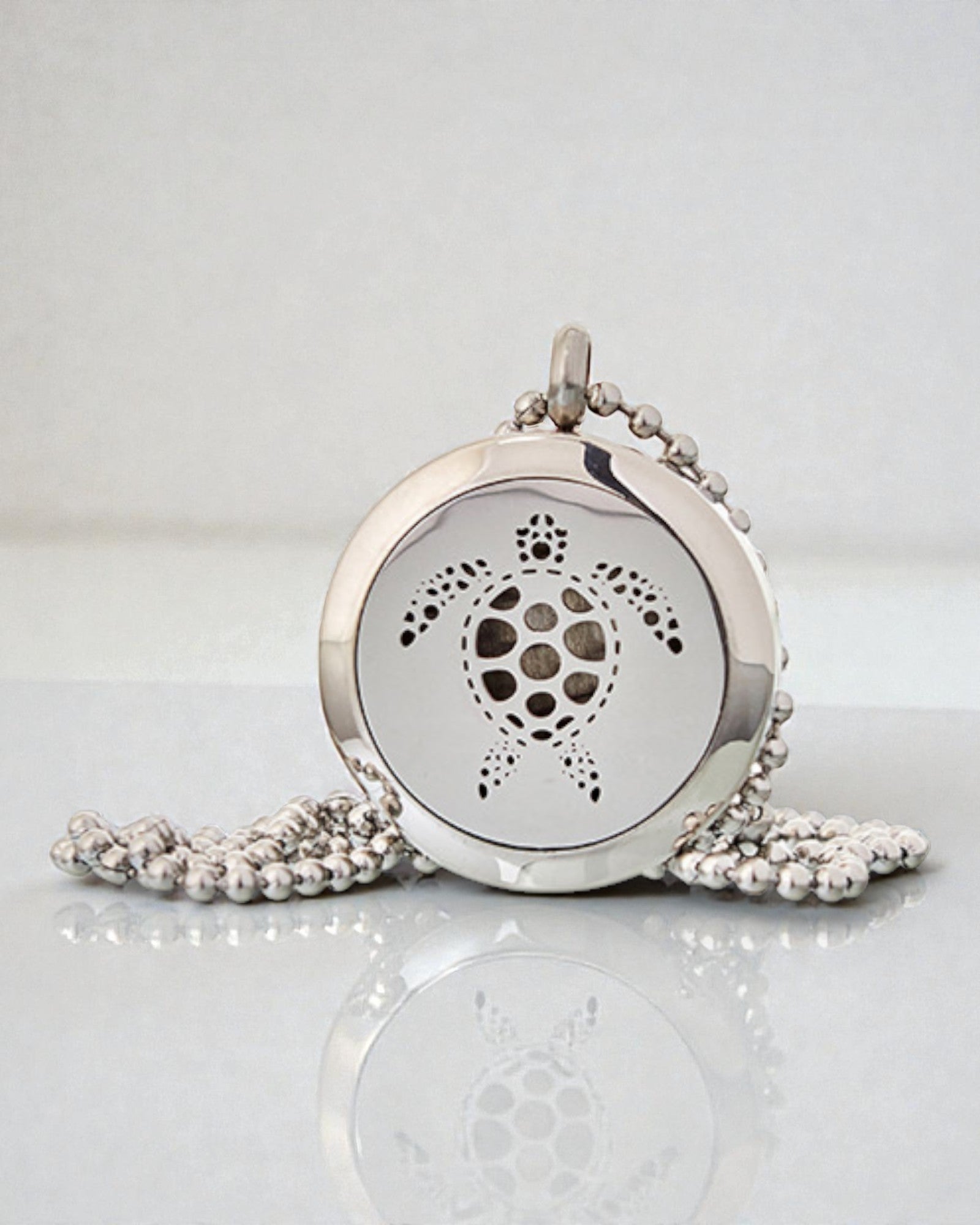 AromaTurtle – Aromatherapy Necklace with 25 mm Turtle Motif in Stainless Steel