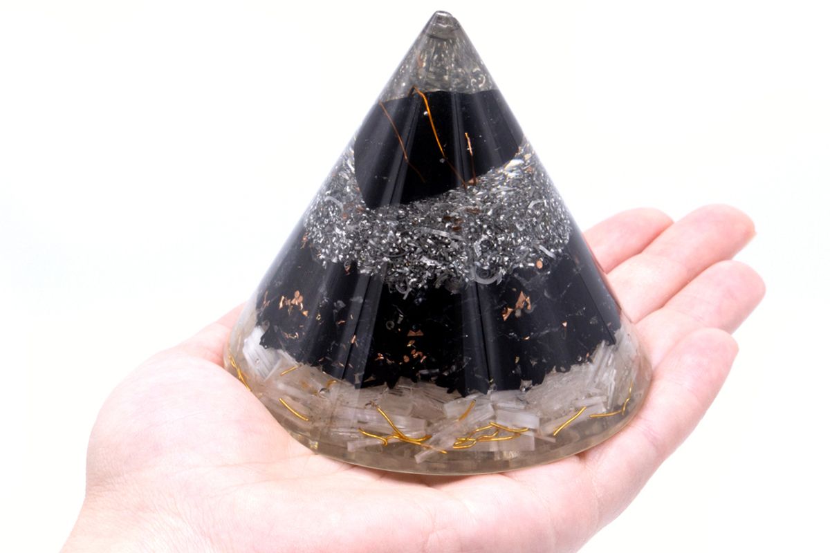 Orgonite Horse with Selenite and Black Tourmaline - Elegant Decoration Height 90 mm, Polyester Resin, Protection Against Electromagnetic Pollution