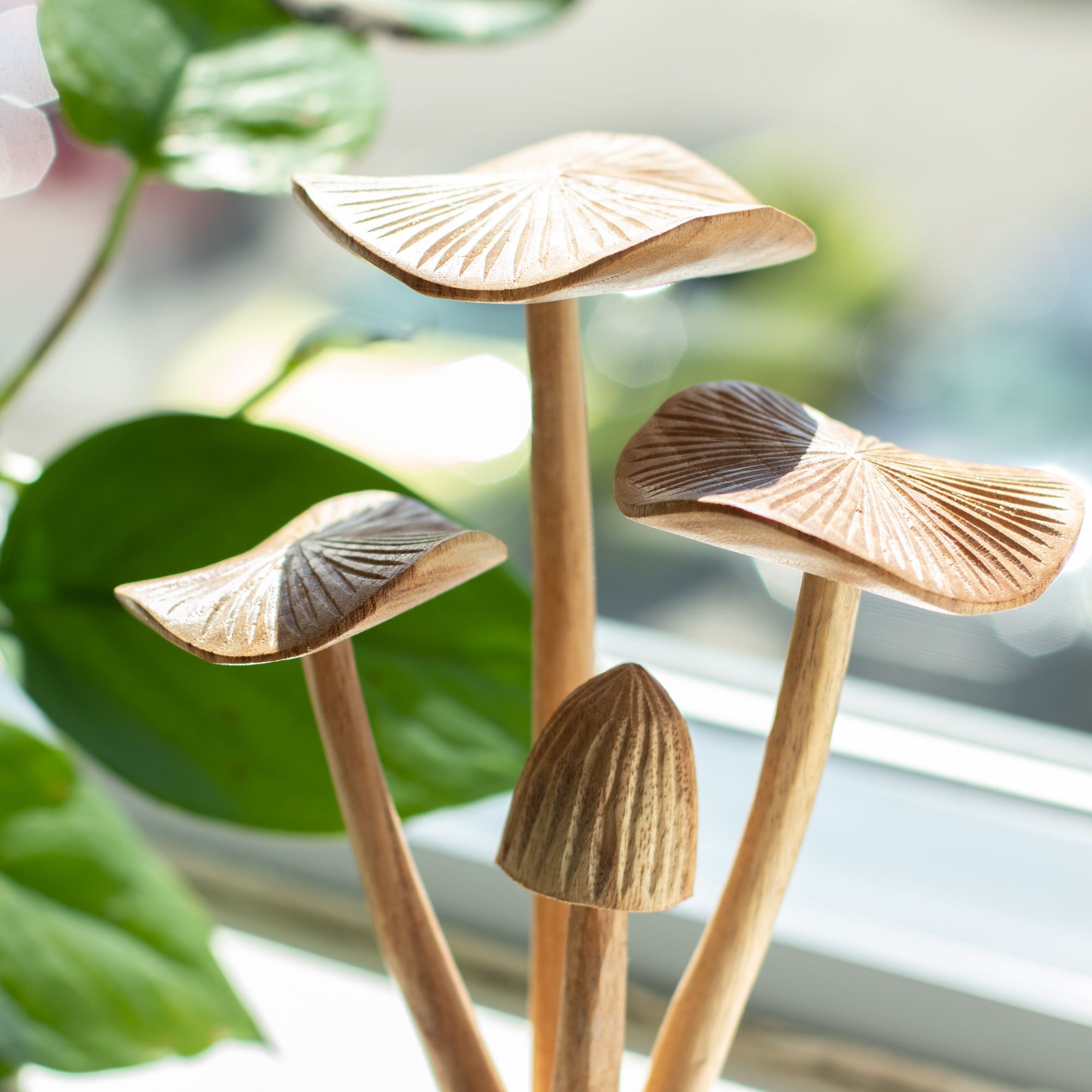 Hand-Carved Forest Mushrooms - Set of 4 Large Mushrooms Made from Natural Wood, Perfect as a Gift - Height 14 cm, Unique Rustic Style, Ideal for Interior Decoration
