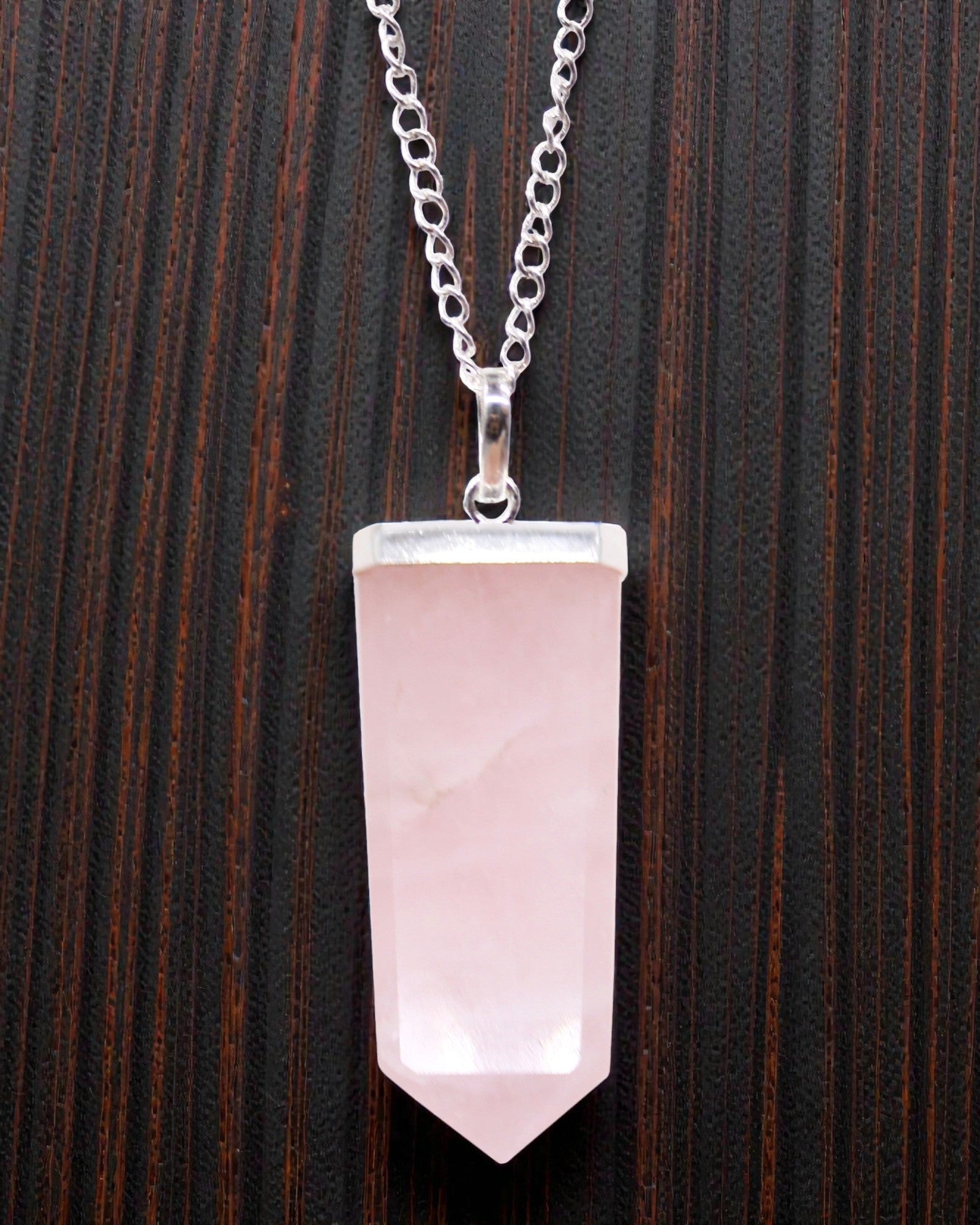 Rose Light – Flat Pendant of Rose Quartz in Crystal Cut