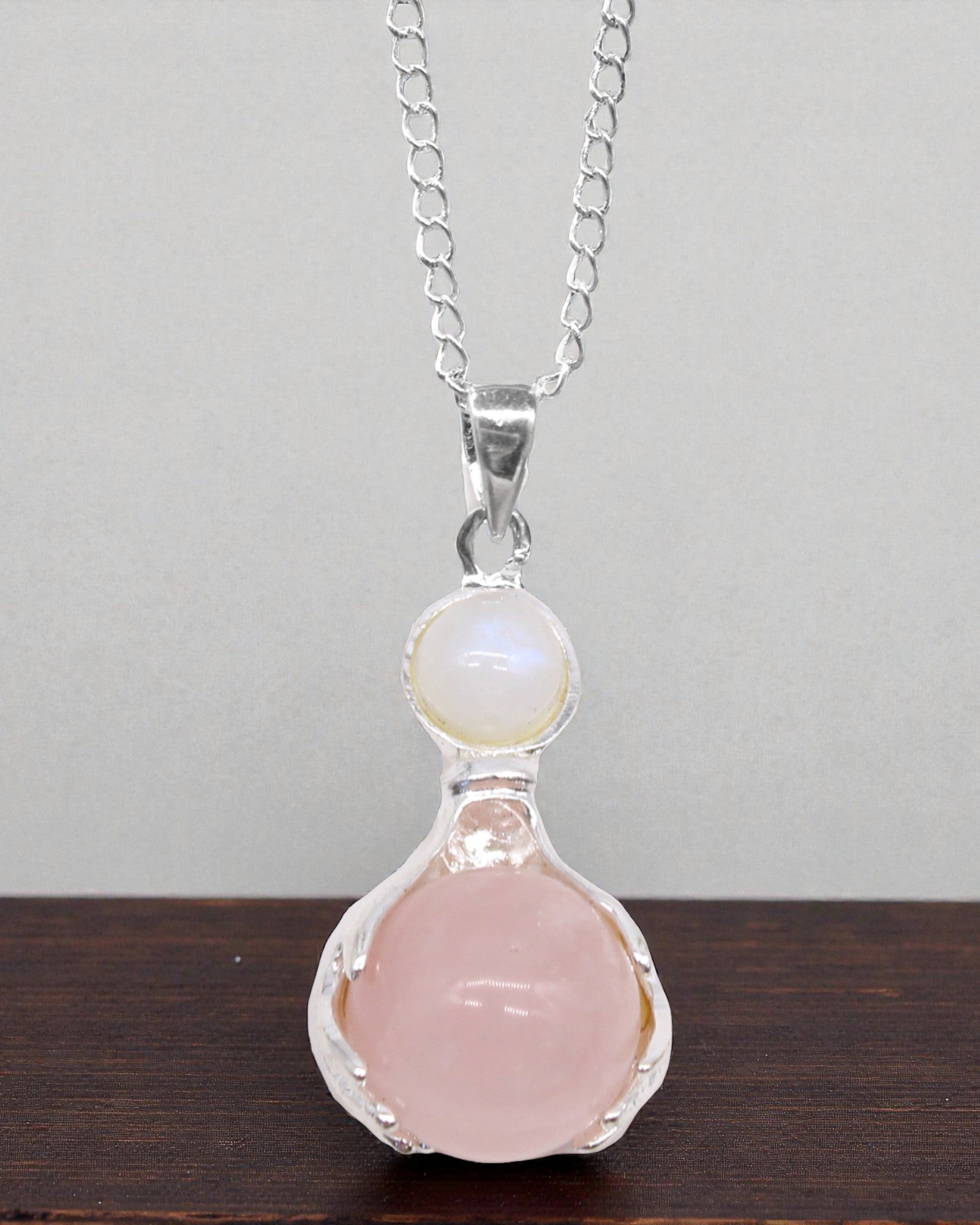 Crystal Hands – Pendant of Healing Hands in Rose Quartz