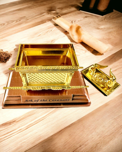 Majestic Miniature of the Ark of the Covenant in Golden Frame 11.2 x 5.8 x 7.3cm - Exclusive Ark, Decoration in Golden Edition