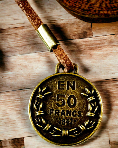 Retro Light Brown - Matte, Leather Traveler Style Pencil Case with World Map – Practical and Spacious. Personalization with Engraving.